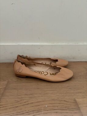 Sam Edelman Scalloped Ballet Flats in Tan